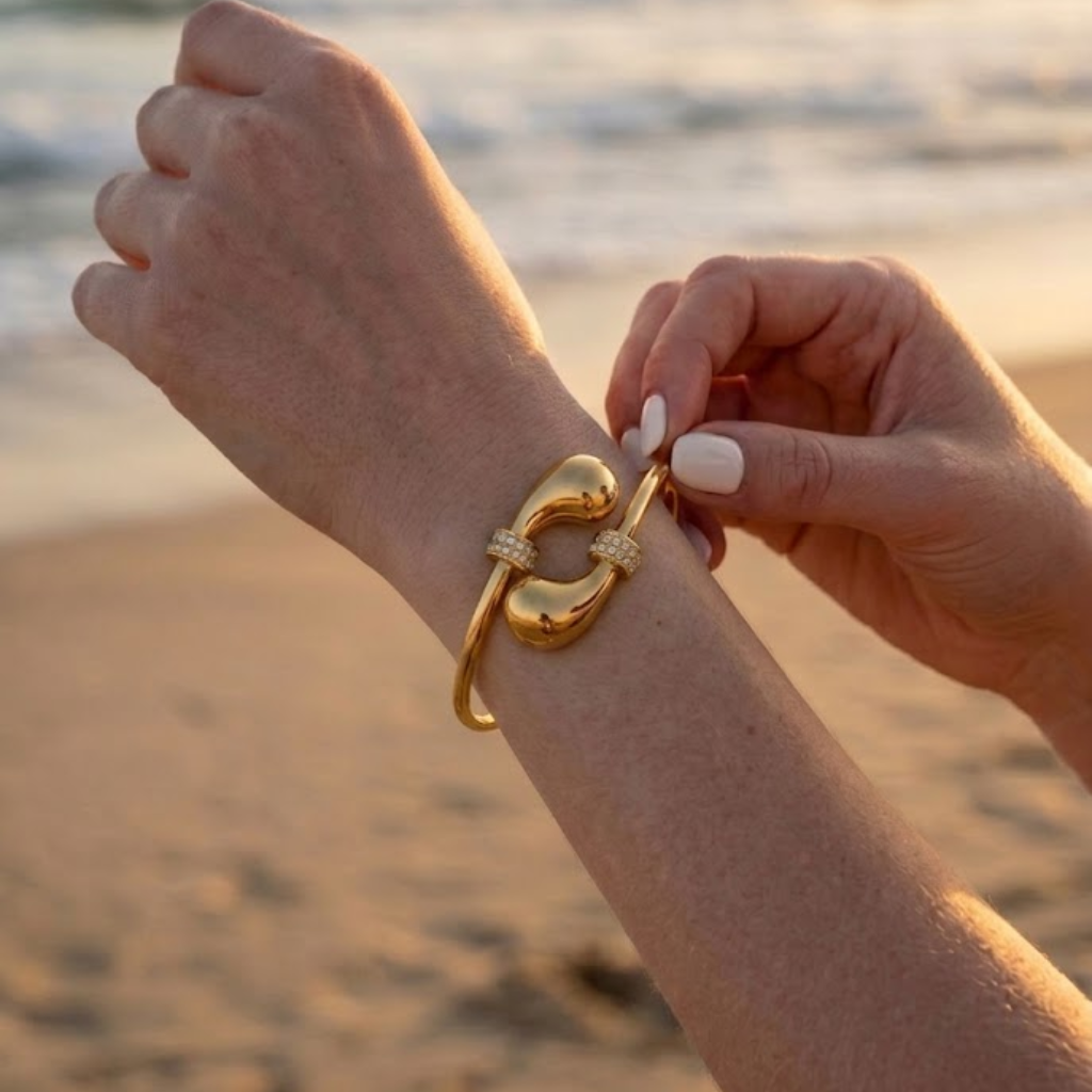 Eterna Loop Bracelet